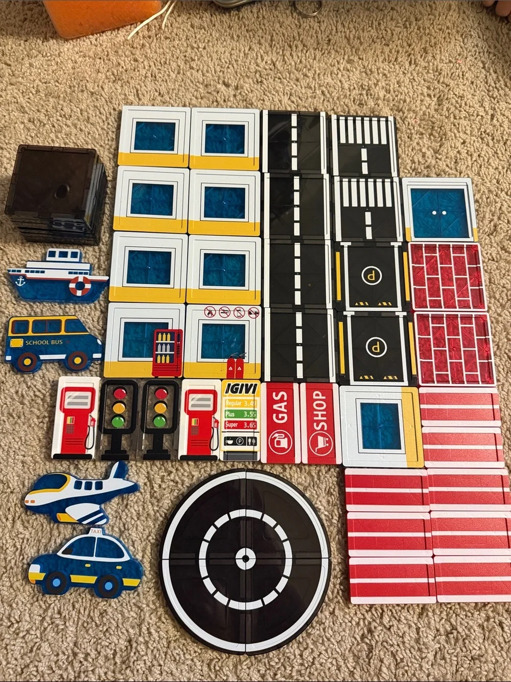 Magworld Magnetic Tiles Gas Station Set